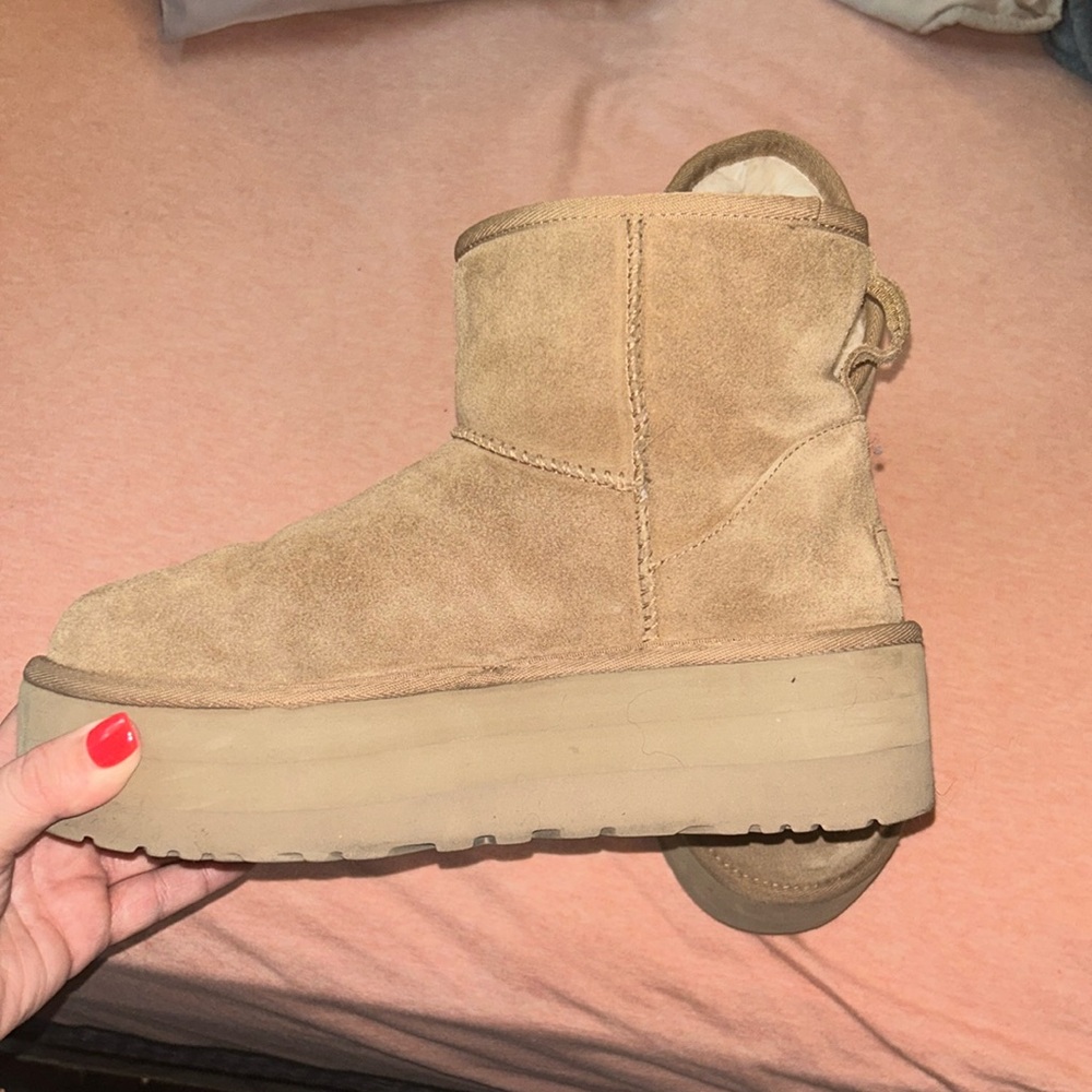 Classic Mini Platform UGGS size 8